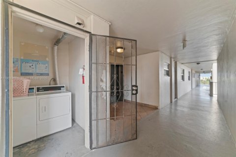 Copropriété à louer à North Miami Beach, Floride: 1 chambre, 70.14 m2 № 1975967 - photo 7