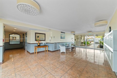 Copropriété à louer à North Miami Beach, Floride: 1 chambre, 70.14 m2 № 1975967 - photo 5