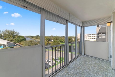 Copropriété à louer à North Miami Beach, Floride: 1 chambre, 70.14 m2 № 1975967 - photo 12