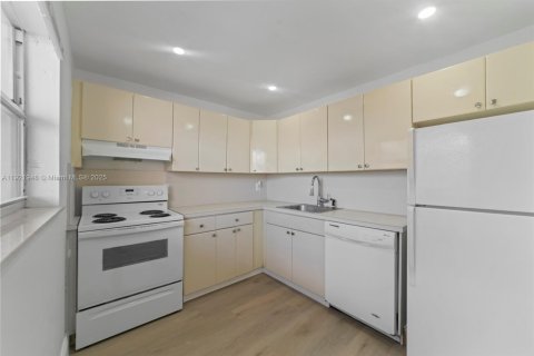 Copropriété à louer à North Miami Beach, Floride: 1 chambre, 70.14 m2 № 1975967 - photo 15