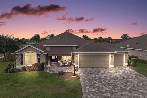 House in The Villages, Florida 3 bedrooms, 189.06 sq.m. № 2420454