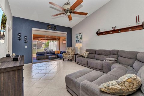 Townhouse in Punta Gorda, Florida 3 bedrooms, 134.8 sq.m. № 1673938 - photo 11