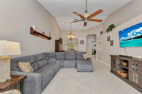 Townhouse in Punta Gorda, Florida 3 bedrooms, 134.8 sq.m. № 1673938 - photo 10