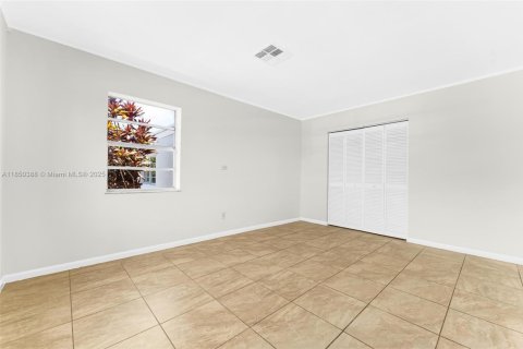 Villa ou maison à vendre à Cutler Bay, Floride: 3 chambres, 127.83 m2 № 1871639 - photo 25
