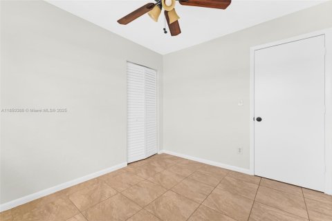 Villa ou maison à vendre à Cutler Bay, Floride: 3 chambres, 127.83 m2 № 1871639 - photo 12