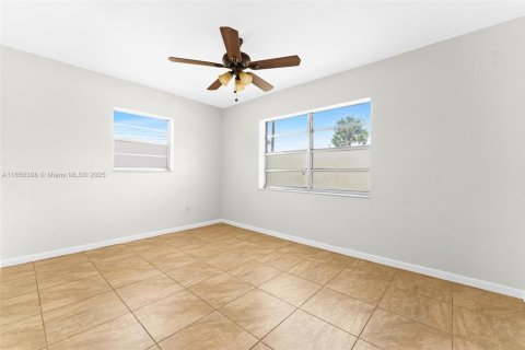 Villa ou maison à vendre à Cutler Bay, Floride: 3 chambres, 127.83 m2 № 1871639 - photo 13