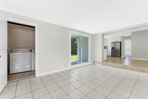 Villa ou maison à vendre à Cutler Bay, Floride: 3 chambres, 127.83 m2 № 1871639 - photo 27