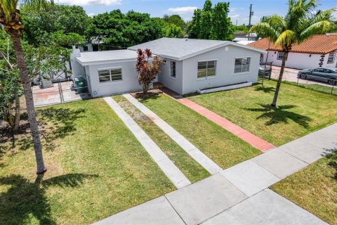 Villa ou maison à vendre à Cutler Bay, Floride: 3 chambres, 127.83 m2 № 1871639 - photo 2