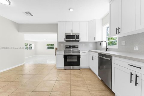 Villa ou maison à vendre à Cutler Bay, Floride: 3 chambres, 127.83 m2 № 1871639 - photo 6