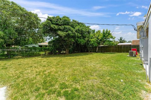 Villa ou maison à vendre à Cutler Bay, Floride: 3 chambres, 127.83 m2 № 1871639 - photo 28