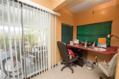 Villa ou maison à vendre à Miami, Floride: 3 chambres, 151.8 m2 № 1935440 - photo 23