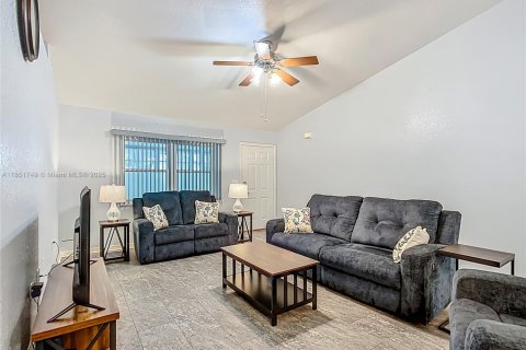 Купить виллу или дом в Лейк-Уэльс, Флорида 3 комнаты, 112.97м2, № 1871453 - фото 6