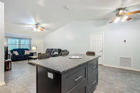 Купить виллу или дом в Лейк-Уэльс, Флорида 3 комнаты, 112.97м2, № 1871453 - фото 11