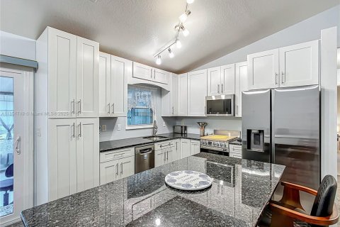 Купить виллу или дом в Лейк-Уэльс, Флорида 3 комнаты, 112.97м2, № 1871453 - фото 13