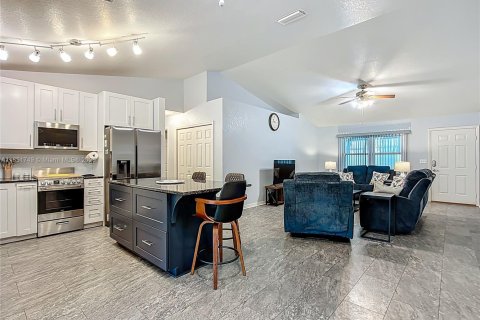 Купить виллу или дом в Лейк-Уэльс, Флорида 3 комнаты, 112.97м2, № 1871453 - фото 9