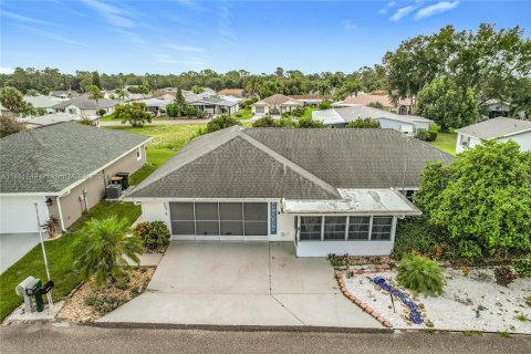 Купить виллу или дом в Лейк-Уэльс, Флорида 3 комнаты, 112.97м2, № 1871453 - фото 1