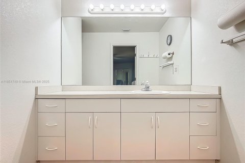 Купить виллу или дом в Лейк-Уэльс, Флорида 3 комнаты, 112.97м2, № 1871453 - фото 22