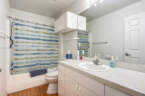 Купить виллу или дом в Лейк-Уэльс, Флорида 3 комнаты, 112.97м2, № 1871453 - фото 17