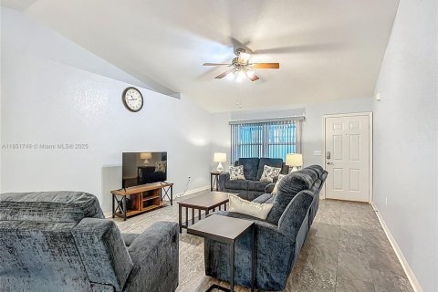 Купить виллу или дом в Лейк-Уэльс, Флорида 3 комнаты, 112.97м2, № 1871453 - фото 7