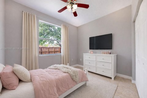 Снять в аренду виллу или дом в Хомстед, Флорида 3 спальни, 163.32м2, № 2049582 - фото 23