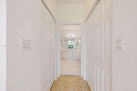 Снять в аренду виллу или дом в Хомстед, Флорида 3 спальни, 163.32м2, № 2049582 - фото 19