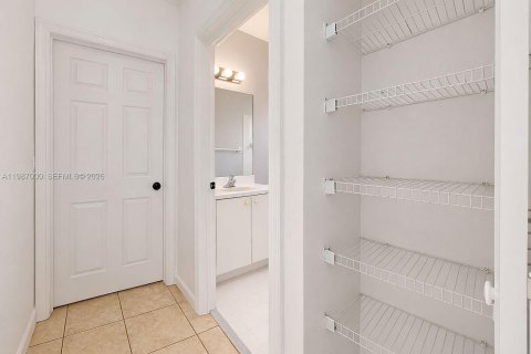 Снять в аренду виллу или дом в Хомстед, Флорида 3 спальни, 163.32м2, № 2049582 - фото 24