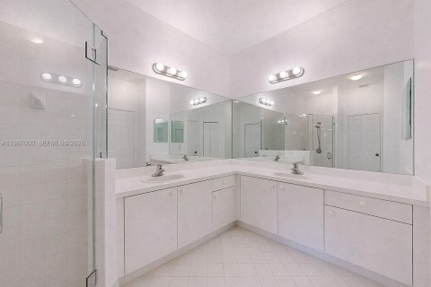 Снять в аренду виллу или дом в Хомстед, Флорида 3 спальни, 163.32м2, № 2049582 - фото 17