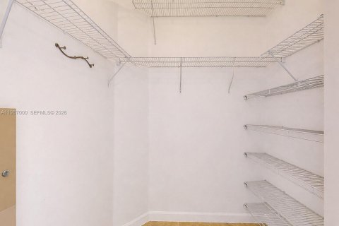 Снять в аренду виллу или дом в Хомстед, Флорида 3 спальни, 163.32м2, № 2049582 - фото 20