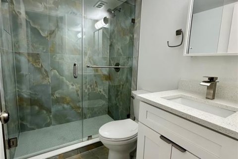 Condo in Tampa, Florida, 2 bedrooms  № 2209876 - photo 12