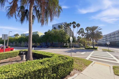 Condo in Tampa, Florida, 2 bedrooms  № 2209876 - photo 2