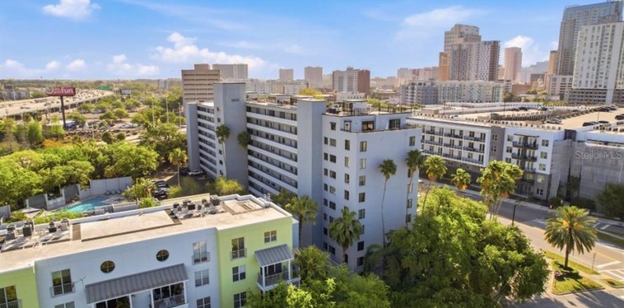 Condo in Tampa, Florida, 2 bedrooms  № 2209876