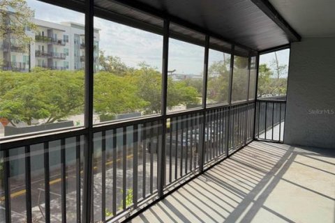 Condo in Tampa, Florida, 2 bedrooms  № 2209876 - photo 14