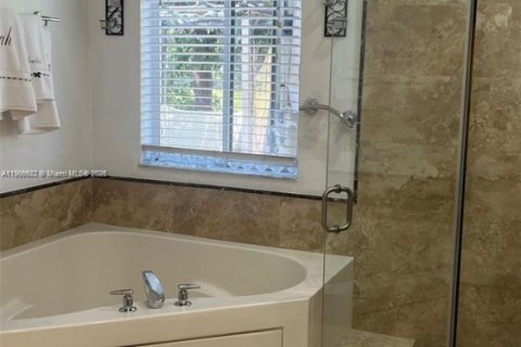 Casa en alquiler en Pembroke Pines, Florida, 3 dormitorios, 176.51 m2 № 2012352 - foto 5