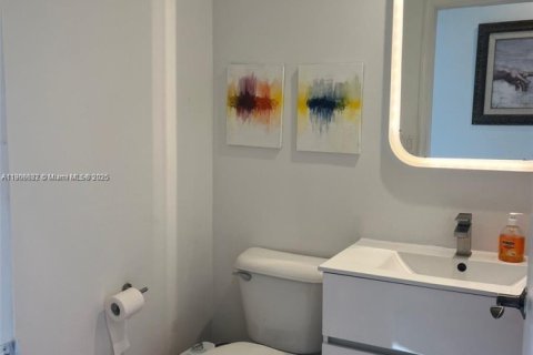 Casa en alquiler en Pembroke Pines, Florida, 3 dormitorios, 176.51 m2 № 2012352 - foto 12