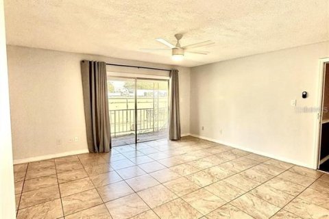 Copropriété à louer à Casselberry, Floride: 2 chambres, 82.78 m2 № 2410394 - photo 3