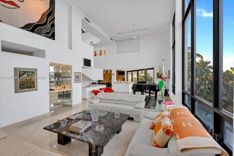 House in Miami Beach, Florida 5 bedrooms, 380.9 sq.m. № 2040164 - photo 29
