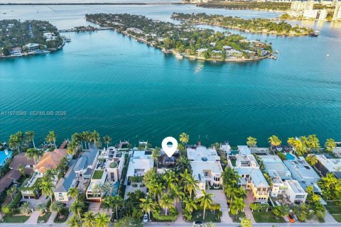 House in Miami Beach, Florida 5 bedrooms, 380.9 sq.m. № 2040164 - photo 17