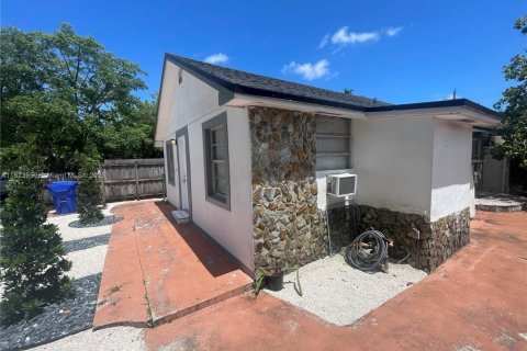 House in Hollywood, Florida 2 bedrooms № 1888812 - photo 26