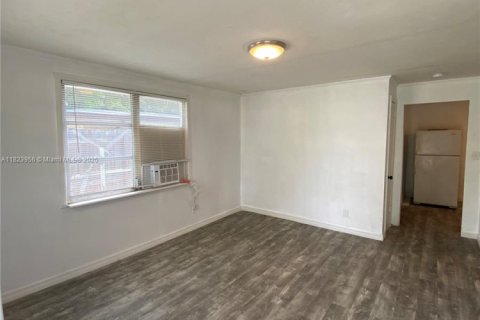 House in Hollywood, Florida 2 bedrooms № 1888812 - photo 6