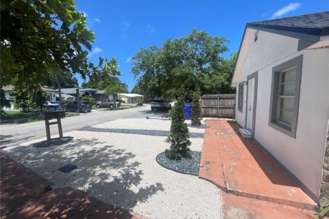 House in Hollywood, Florida 2 bedrooms № 1888812 - photo 27
