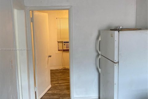 House in Hollywood, Florida 2 bedrooms № 1888812 - photo 16