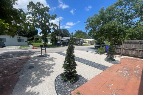 House in Hollywood, Florida 2 bedrooms № 1888812 - photo 19