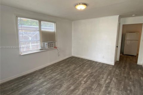 House in Hollywood, Florida 2 bedrooms № 1888812 - photo 7