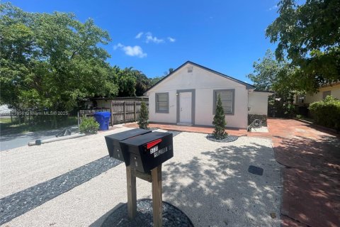 House in Hollywood, Florida 2 bedrooms № 1888812 - photo 22