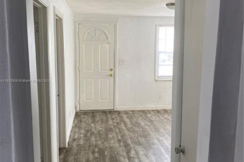 House in Hollywood, Florida 2 bedrooms № 1888812 - photo 13