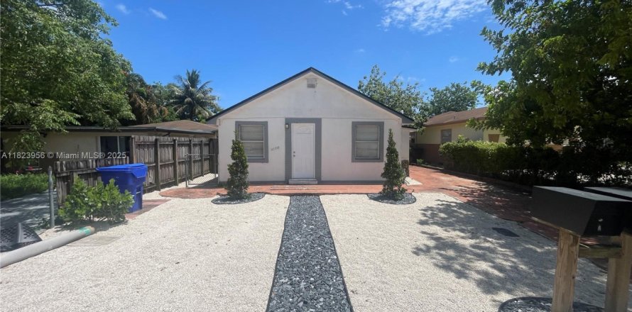House in Hollywood, Florida 2 bedrooms № 1888812