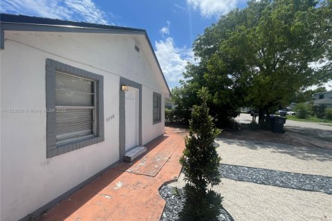 House in Hollywood, Florida 2 bedrooms № 1888812 - photo 20