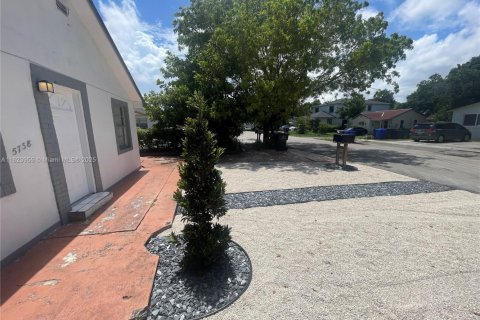 House in Hollywood, Florida 2 bedrooms № 1888812 - photo 21