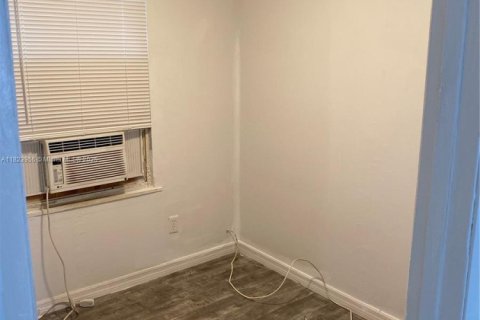 House in Hollywood, Florida 2 bedrooms № 1888812 - photo 18