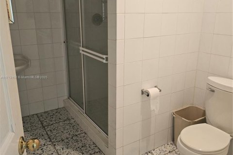 House in Miami, Florida 4 bedrooms, 200.02 sq.m. № 1465079 - photo 9